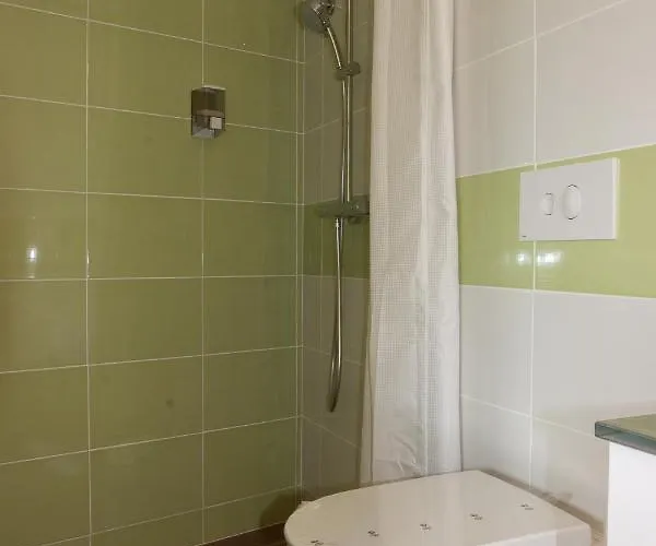 Tir Na Nog 住宿加早餐酒店 4*